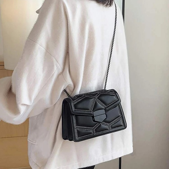 ❤️STUDDED SILVER CHAIN SHOULDER OR CROSSBODY BAG - Picture 2 of 7